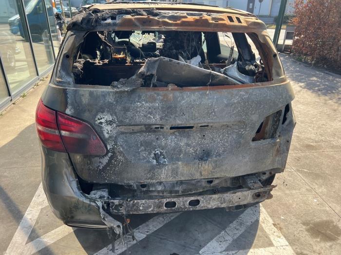 Mercedes B 1.5 B-180 CDI,d 16V Sloopvoertuig (2015, Aubergine, Zilvergrijs, Grijs)