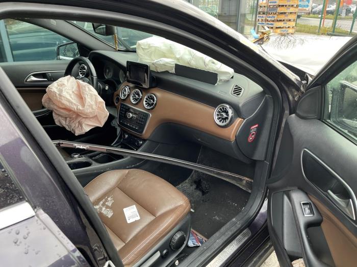 Mercedes A 1.8 A-180 CDI 16V Autom. Skrotfordon (2013, NOORDERLICHTVIOLET)