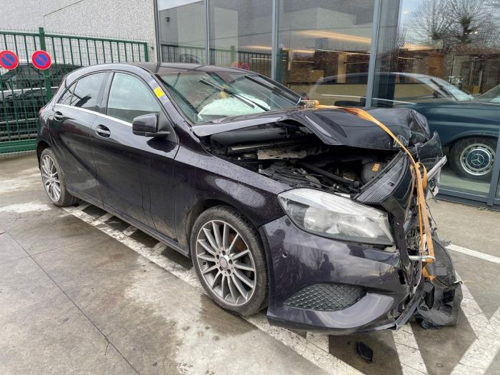 Mercedes A 1.8 A-180 CDI 16V Autom. Skrotfordon (2013, NOORDERLICHTVIOLET)