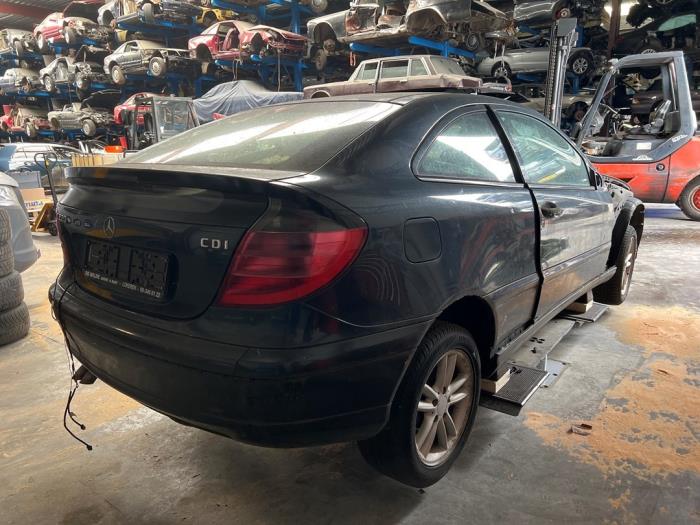 Mercedes C Sportcoupé 2.2 C-220 CDI 16V Samochód złomowany (2003, Czarny)