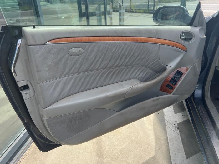 Mercedes CLK 2.6 240 V6 18V Samochód złomowany (2002, Niebieski)