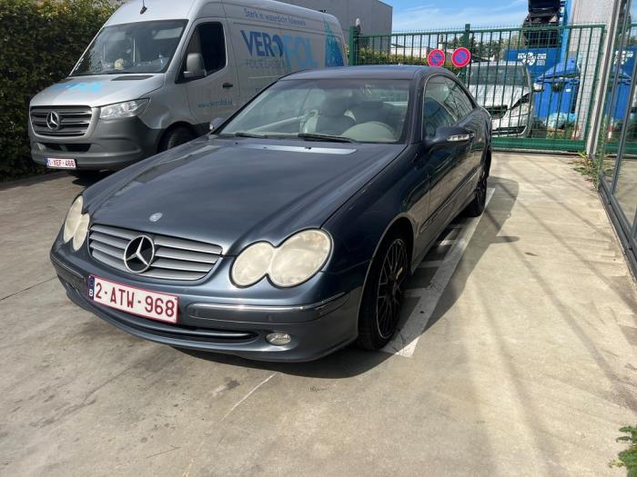 Mercedes CLK 2.6 240 V6 18V Samochód złomowany (2002, Niebieski)