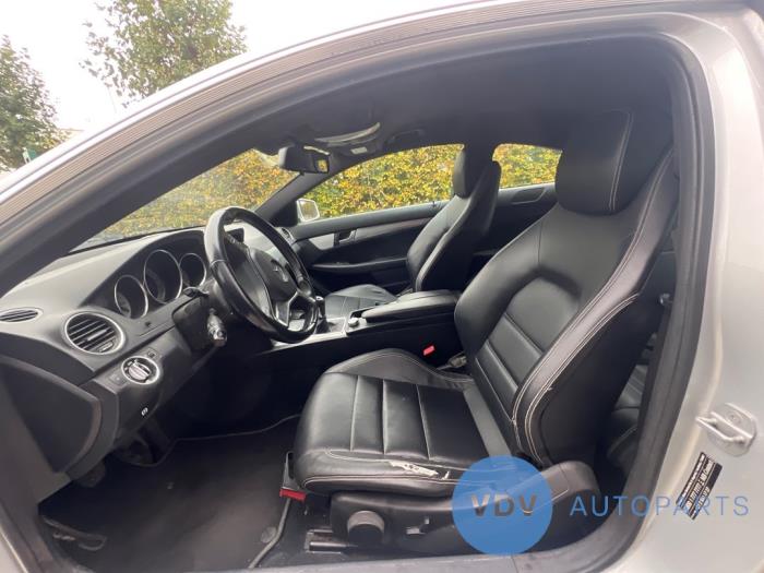 Mercedes C 2.2 C-220 CDI 16V BlueEfficiency Skrotfordon (2011, ZILVER)