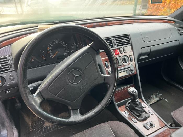 Mercedes C 1.8 C-180 16V Skrotfordon (1997, SMARAGD ZWART)