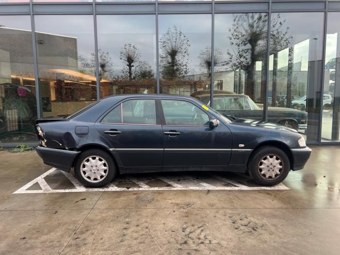 Mercedes C 1.8 C-180 16V Skrotfordon (1997, SMARAGD ZWART)