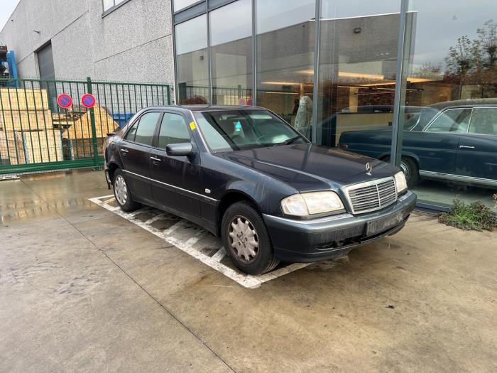 Mercedes C 1.8 C-180 16V Skrotfordon (1997, SMARAGD ZWART)