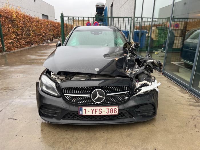 Mercedes C Estate C-300de 2.0 Turbo 16V Skrotfordon (2020, OBISDIAAN ZWART)