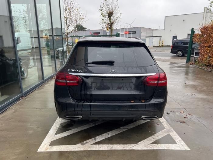 Mercedes C Estate C-300de 2.0 Turbo 16V Skrotfordon (2020, OBISDIAAN ZWART)