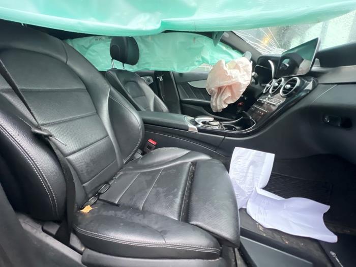 Mercedes C Estate C-300de 2.0 Turbo 16V Skrotfordon (2020, OBISDIAAN ZWART)