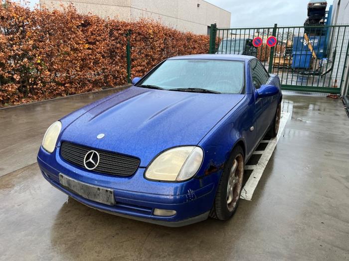 Mercedes SLK 2.0 200 16V Skrotfordon (1997, LINARIET BLAUW)