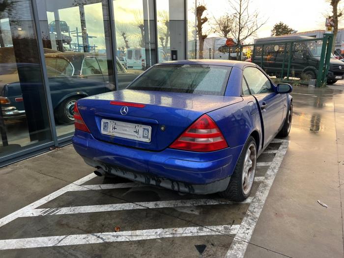 Mercedes SLK 2.0 200 16V Skrotfordon (1997, LINARIET BLAUW)