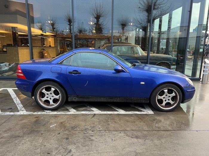 Mercedes SLK 2.0 200 16V Skrotfordon (1997, LINARIET BLAUW)
