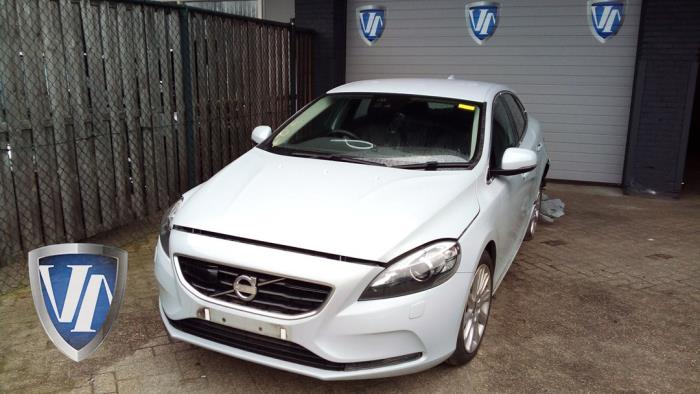 Volvo V40 2.0 D3 20V Skrotfordon (2013, MISTY BLUE P10000)