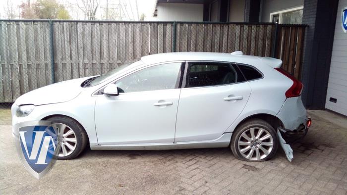 Volvo V40 2.0 D3 20V Skrotfordon (2013, MISTY BLUE P10000)