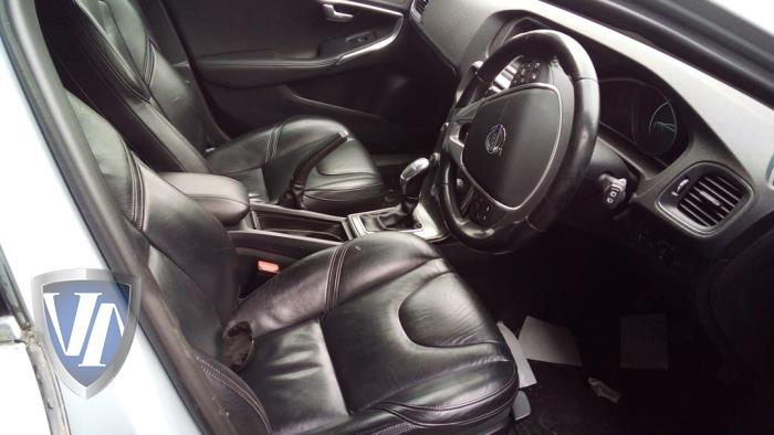 Volvo V40 2.0 D3 20V Skrotfordon (2013, MISTY BLUE P10000)