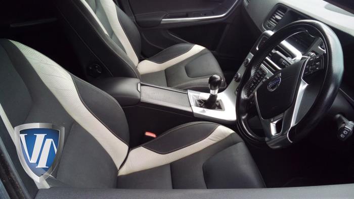 Volvo V60 I 1.6 DRIVe Sloopvoertuig (2011, Metallic, Grijs)