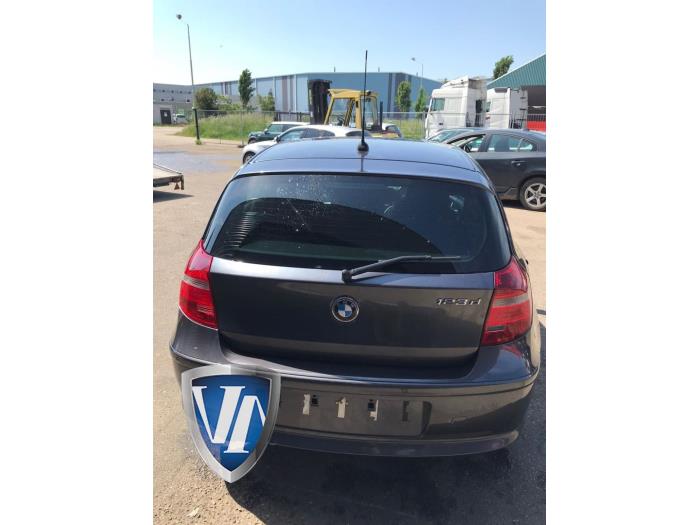 BMW 1 serie 123d 16V . Sloopvoertuig (2008, Metallic, Grijs)