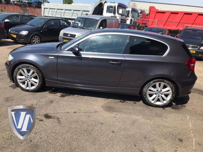 BMW 1 serie 123d 16V . Sloopvoertuig (2008, Metallic, Grijs)