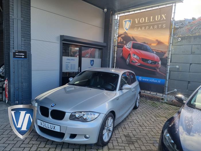 BMW 1 serie 120i 16V Skrotfordon (2008, GRIJS ZILVER)