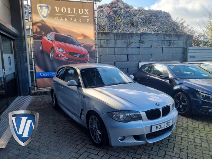 BMW 1 serie 120i 16V Skrotfordon (2008, GRIJS ZILVER)