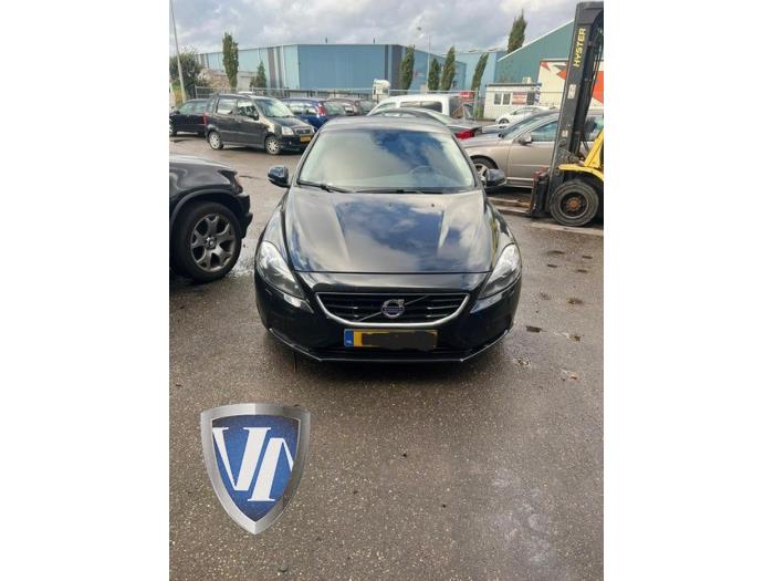 Volvo V40 1.6 D2 Skrotfordon (2014, ZWART)
