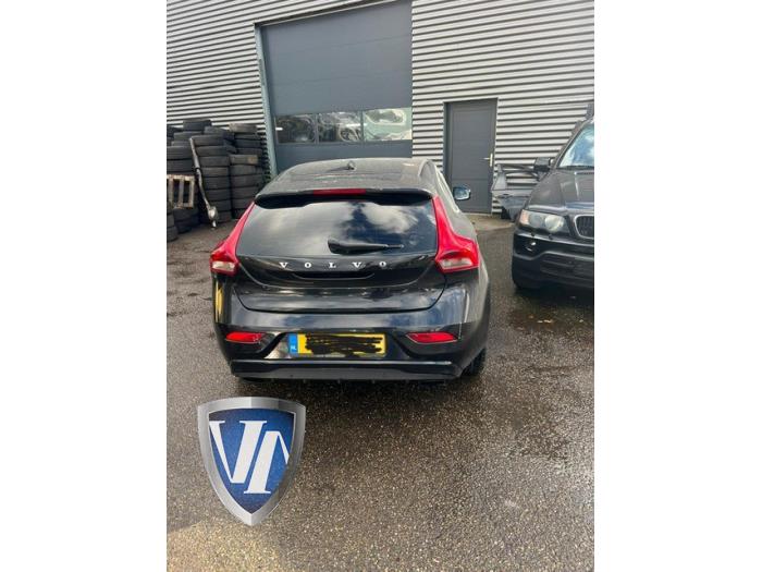 Volvo V40 1.6 D2 Skrotfordon (2014, ZWART)