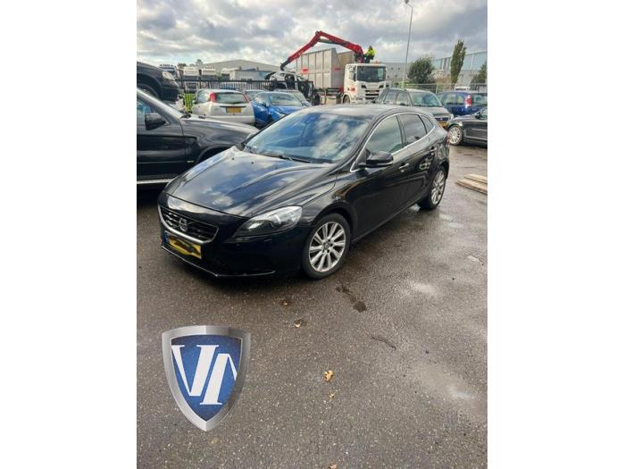 Volvo V40 1.6 D2 Skrotfordon (2014, ZWART)