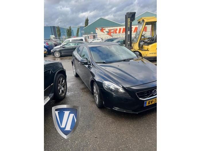 Volvo V40 1.6 D2 Skrotfordon (2014, ZWART)