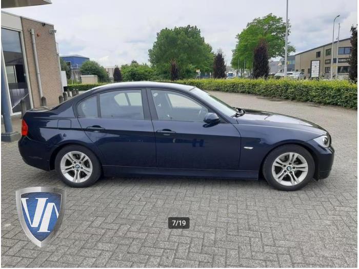 BMW 3 serie 318i 16V Samochód złomowany (2008, Metalik, Niebieski)