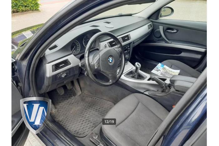 BMW 3 serie 318i 16V Samochód złomowany (2008, Metalik, Niebieski)