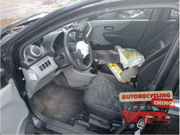 Suzuki Alto 1.0 12V Samochód złomowany (2010, Czarny)