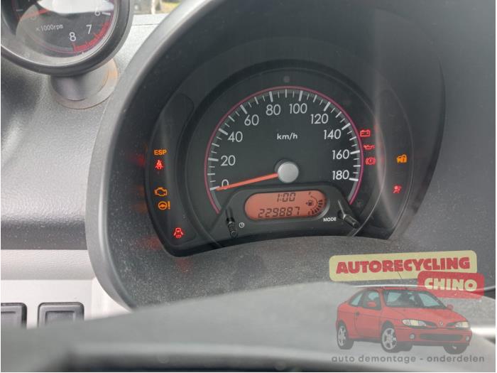 Suzuki Alto 1.0 12V Samochód złomowany (2010, Czarny)