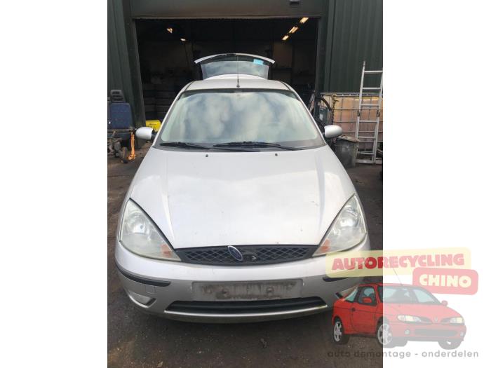 Ford Focus 1 1.8 16V Skrotfordon (2002, GRIJS)