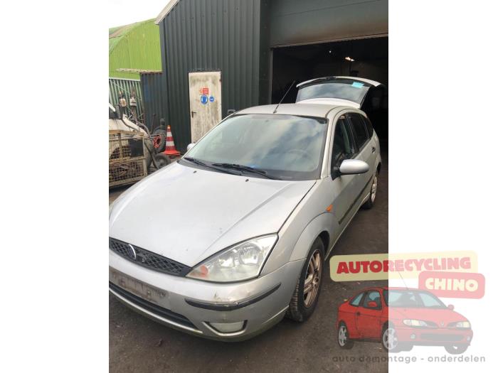 Ford Focus 1 1.8 16V Skrotfordon (2002, GRIJS)