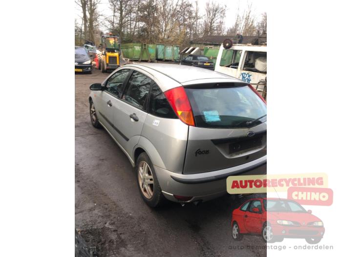 Ford Focus 1 1.8 16V Skrotfordon (2002, GRIJS)