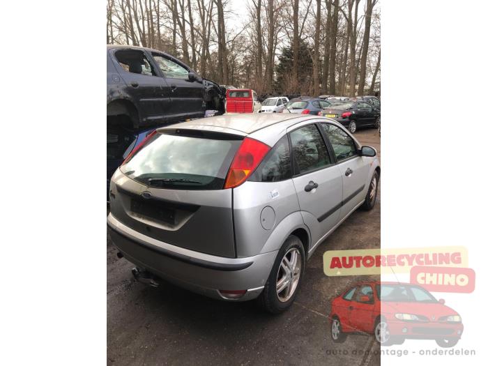 Ford Focus 1 1.8 16V Skrotfordon (2002, GRIJS)