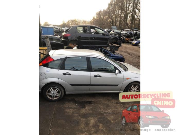 Ford Focus 1 1.8 16V Skrotfordon (2002, GRIJS)