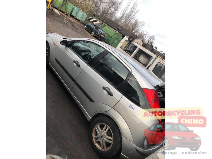 Ford Focus 1 1.8 16V Skrotfordon (2002, GRIJS)