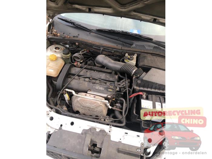 Ford Focus 1 1.8 16V Skrotfordon (2002, GRIJS)
