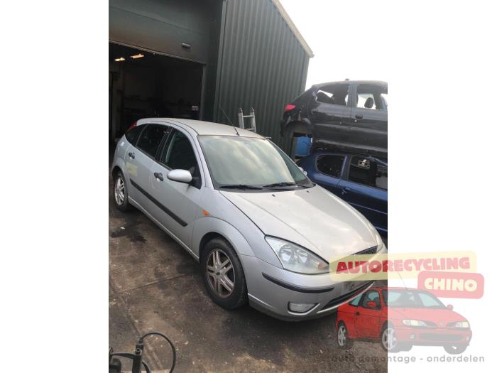 Ford Focus 1 1.8 16V Skrotfordon (2002, GRIJS)