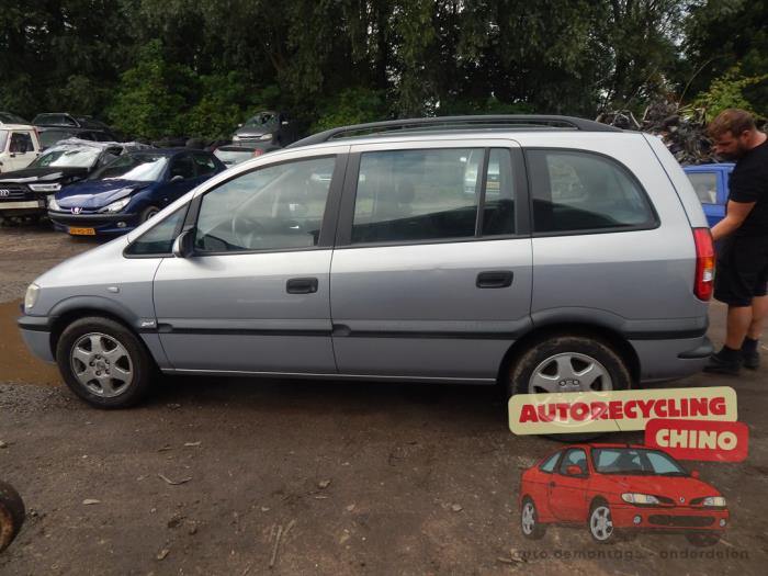 Opel Zafira 1.8 16V Skrotfordon (2001, GRIJS)