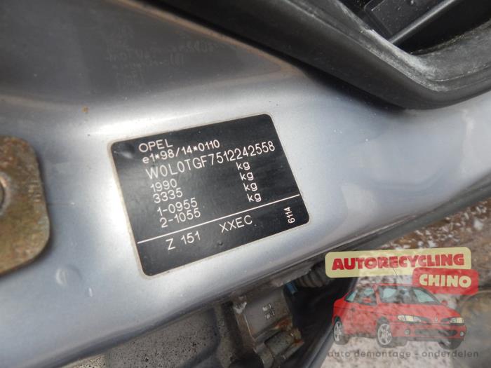 Opel Zafira 1.8 16V Skrotfordon (2001, GRIJS)