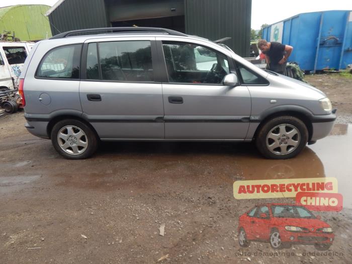 Opel Zafira 1.8 16V Skrotfordon (2001, GRIJS)
