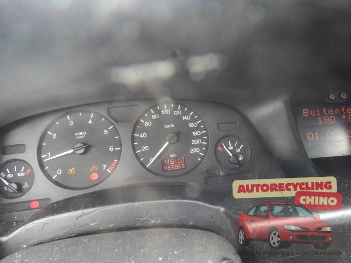 Opel Zafira 1.8 16V Skrotfordon (2001, GRIJS)