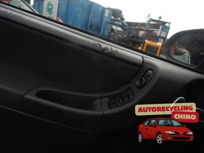 Opel Zafira 1.8 16V Skrotfordon (2001, GRIJS)