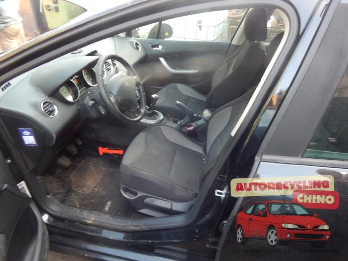 Peugeot 308 1.6 VTI 16V Skrotfordon (2009, ZWART)