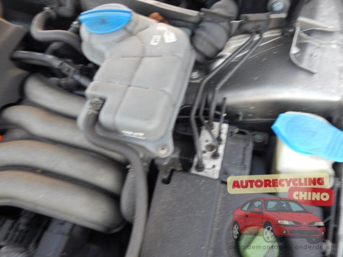 Volkswagen Passat Variant 2.0 20V Skrotfordon (2004, GRIJS)