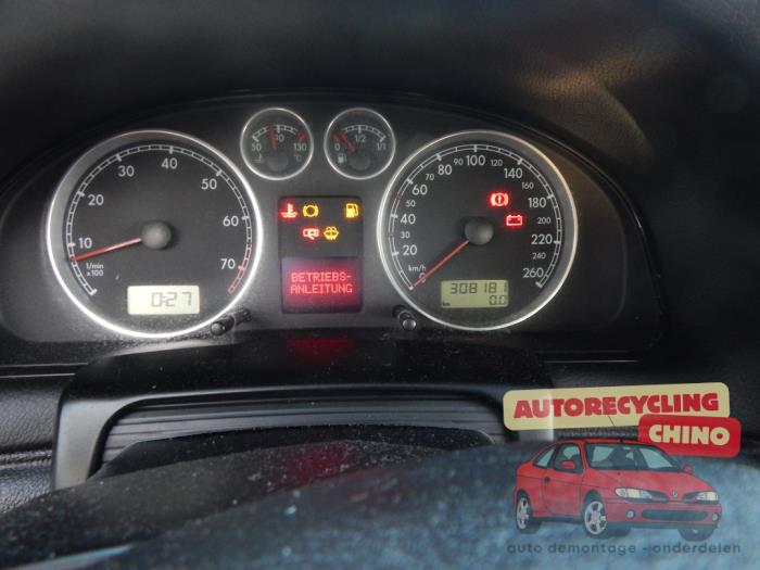 Volkswagen Passat Variant 2.0 20V Skrotfordon (2004, GRIJS)