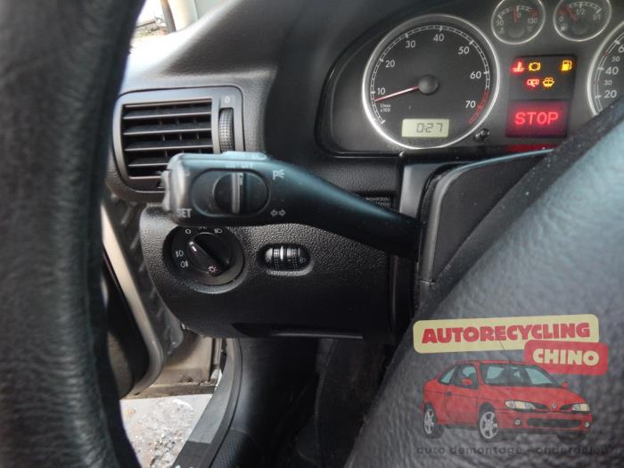 Volkswagen Passat Variant 2.0 20V Skrotfordon (2004, GRIJS)