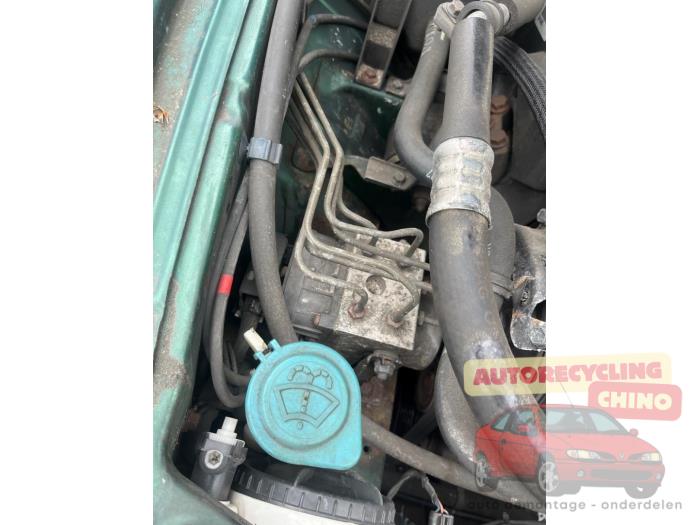 Volvo V40 1.8 16V Sloopvoertuig (1998, Groen)